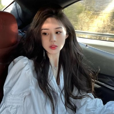 照片中的女孩封面